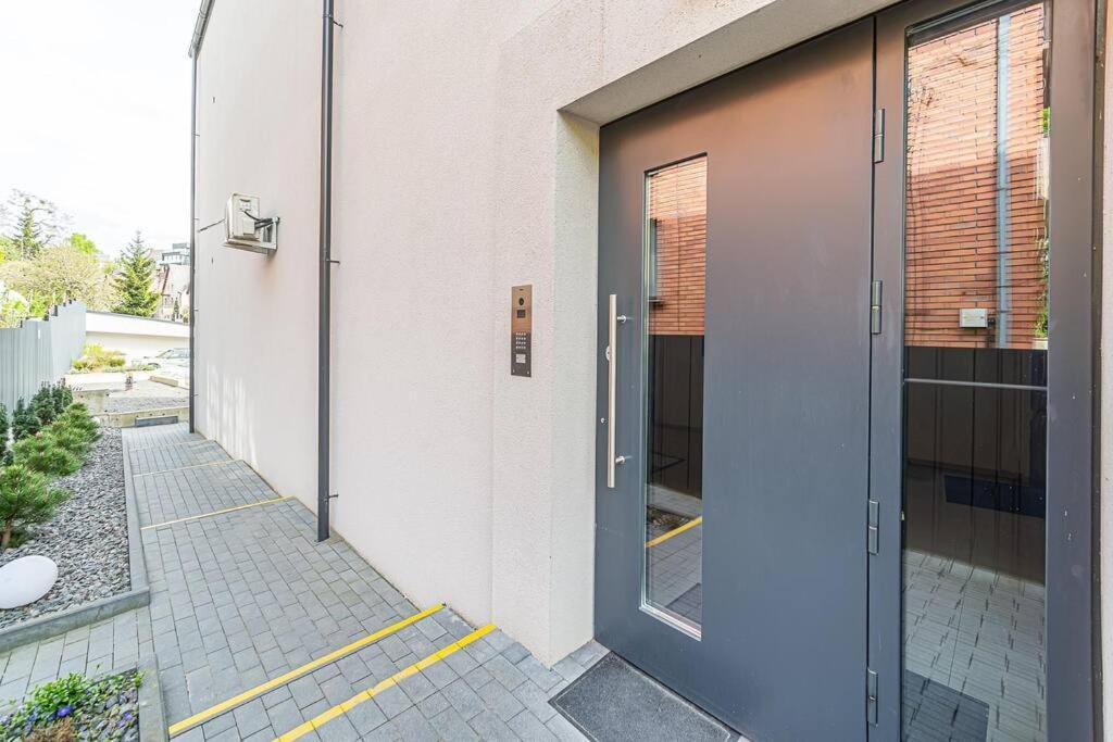 Sky Apartment With Free Parking And Balcony & Ac Каунас Екстер'єр фото