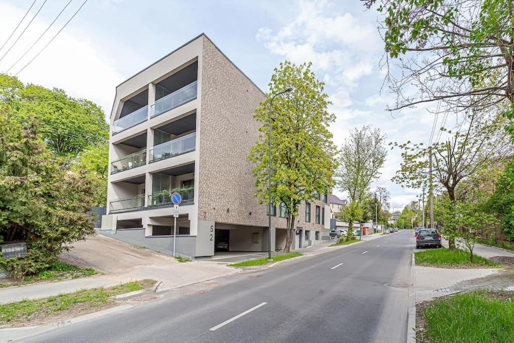 Sky Apartment With Free Parking And Balcony & Ac Каунас Екстер'єр фото