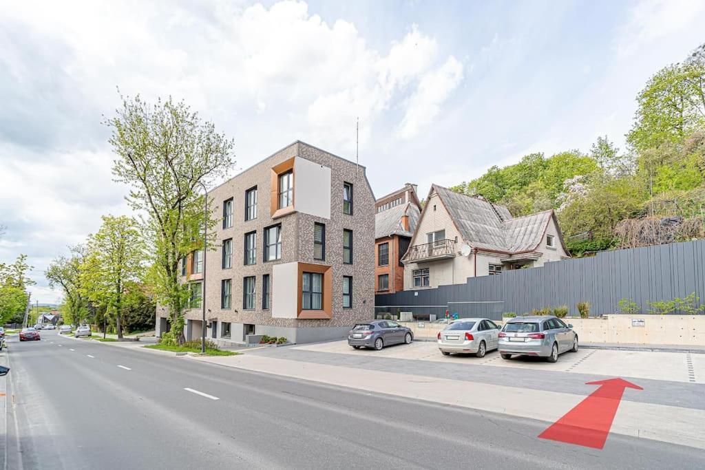 Sky Apartment With Free Parking And Balcony & Ac Каунас Екстер'єр фото