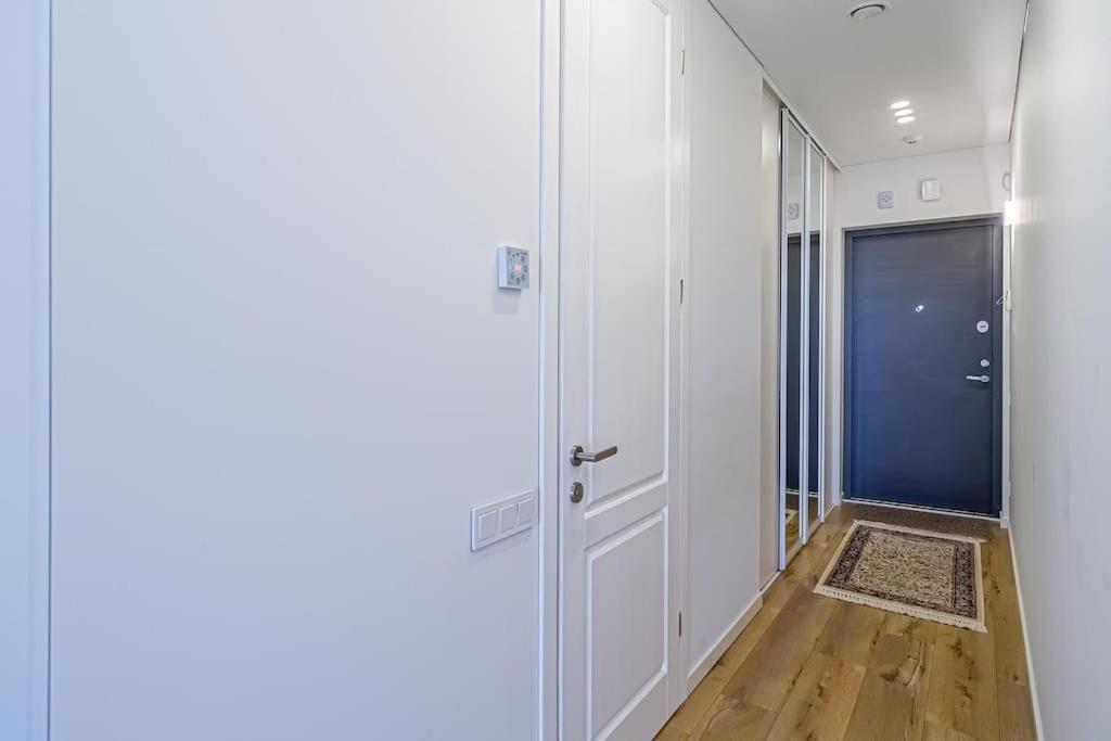 Sky Apartment With Free Parking And Balcony & Ac Каунас Екстер'єр фото
