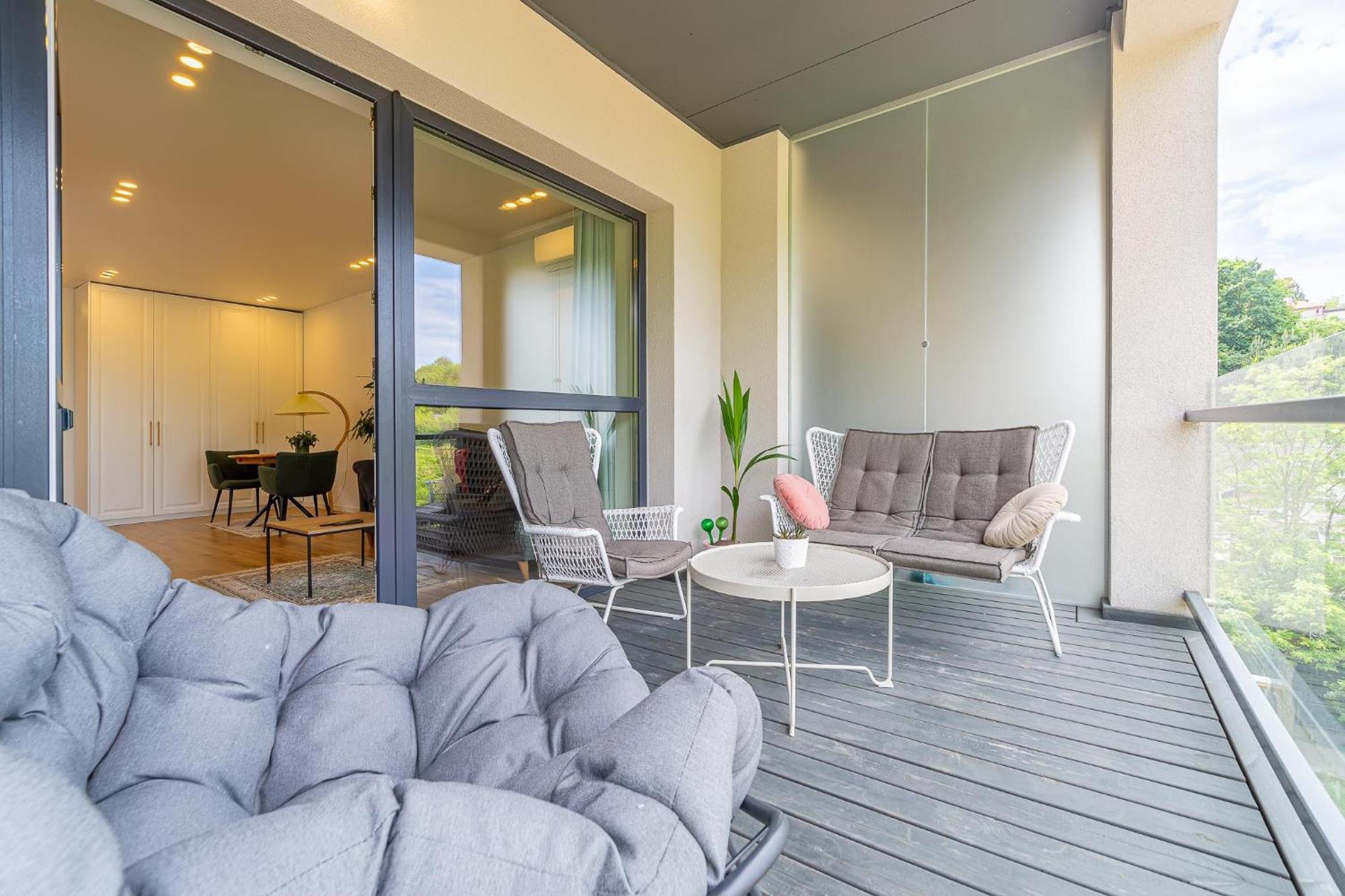 Sky Apartment With Free Parking And Balcony & Ac Каунас Екстер'єр фото